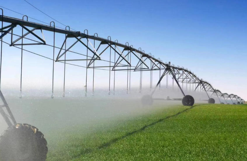 高标准农田喷灌设备 大型自走农业浇地 中心支轴式灌溉 全自动