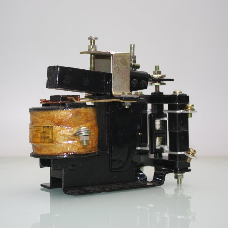 JOSEF约瑟 JT4-11P电磁继电器 220V 抗干扰性能强 JT4-11P