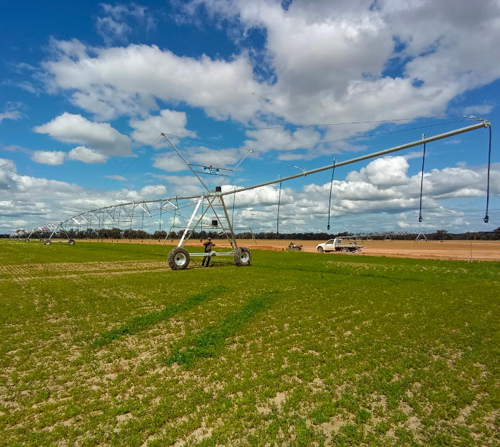 高标准农田喷灌设备 大型自走农业浇地 中心支轴式灌溉 全自动
