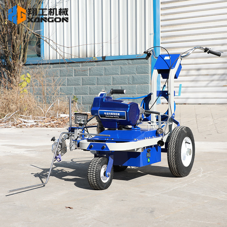 专业画小区车位的冷喷划线机也可以用来喷轻型广告牌 翔工机械