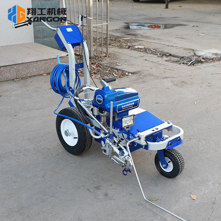 专业画小区车位的冷喷划线机也可以用来喷轻型广告牌 翔工机械