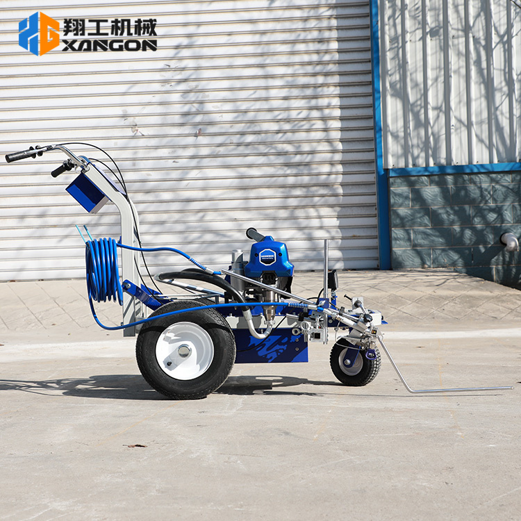 专业画小区车位的冷喷划线机也可以用来喷轻型广告牌 翔工机械